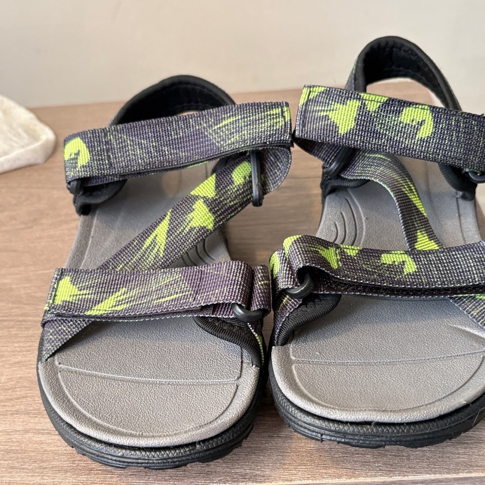 Northside Kids Sandals in Black and Neon Green